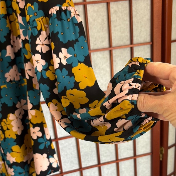 Cabi Favorite Blouse Size Large. Women's Floral Blouse - Multicolor - Picture 6 of 7